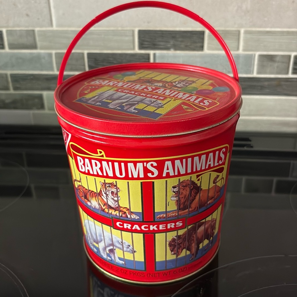 Vintage Ringling Bros Barnum And Bailey Circus World Souvenir Tin Animal Cracker